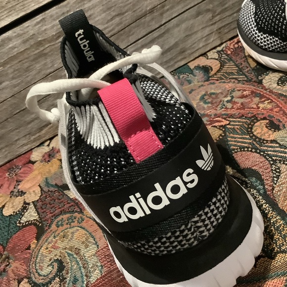 🤡BOGO🤡 ADIDAS Tubular Nova Primeknit in Black & White - Mens 7 EU40 - Picture 5 of 12